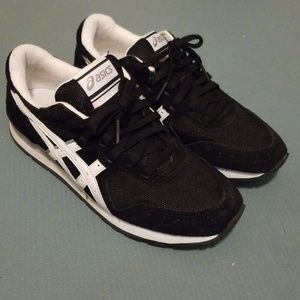 Asics Women's casual Sneakers Size 7.5